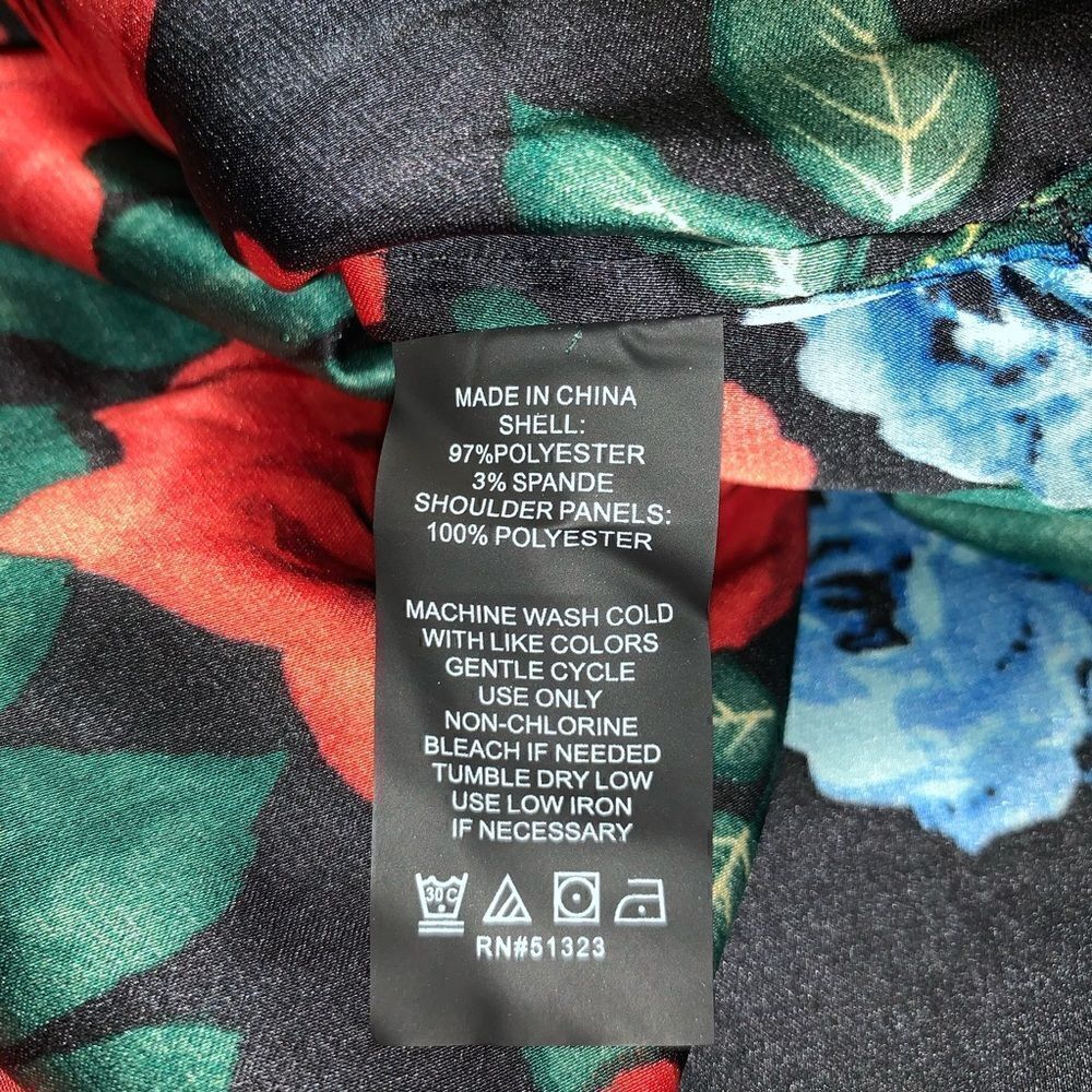 Vince Camuto sleeveless top rose print - Picture 7 of 7